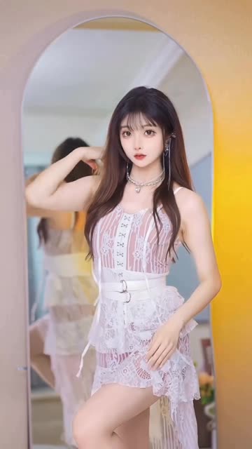 桃诗诗透明装舞蹈秀的独特魅力,了解她的透明装舞蹈如何成为话题