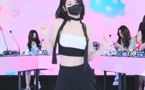 BJ韩国女团成员跳舞最精彩的时刻，每个成员的精彩舞蹈时刻大揭秘，最具亮点的表演