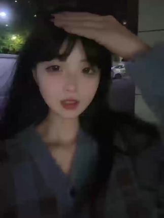 斗鱼何菱火箭群定制舞蹈,揭示她在火箭群的独家舞蹈表演