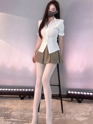 斗鱼何菱vip舞蹈视频，收看她的VIP专属舞蹈视频合集