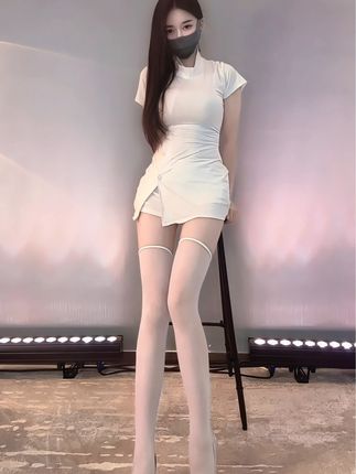 斗鱼何菱第三视角，观看她从不同视角展现的精彩直播