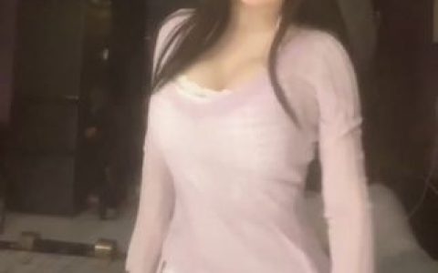 冰泉女神直播，观看她的直播表现与与粉丝互动