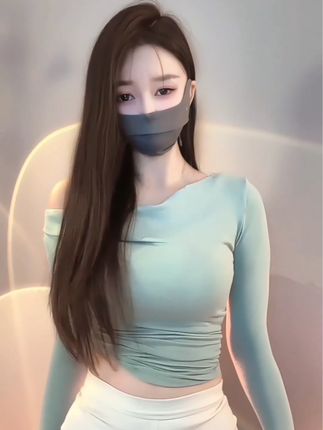 斗鱼何菱第三视角，观看她从不同视角展现的精彩直播