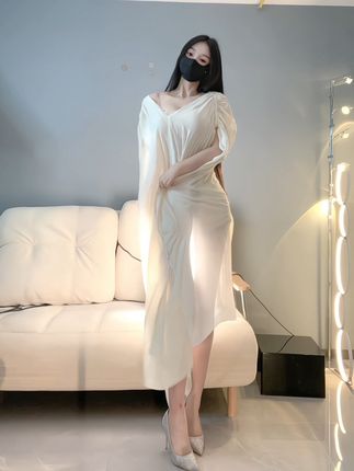 斗鱼何菱火箭群定制舞蹈,揭示她在火箭群的独家舞蹈表演