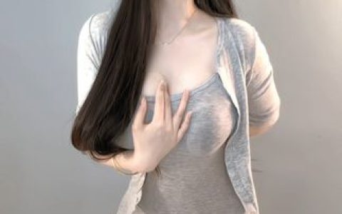 斗鱼何菱是正经主播吗？分析她的直播内容是否符合平台规范