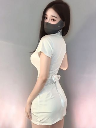 斗鱼何菱跳舞,观看她的高能舞蹈表演,感受现场氛围