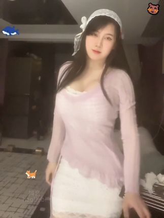 冰泉女神是谁的女儿啊视频播放，观看她的家族生活瞬间