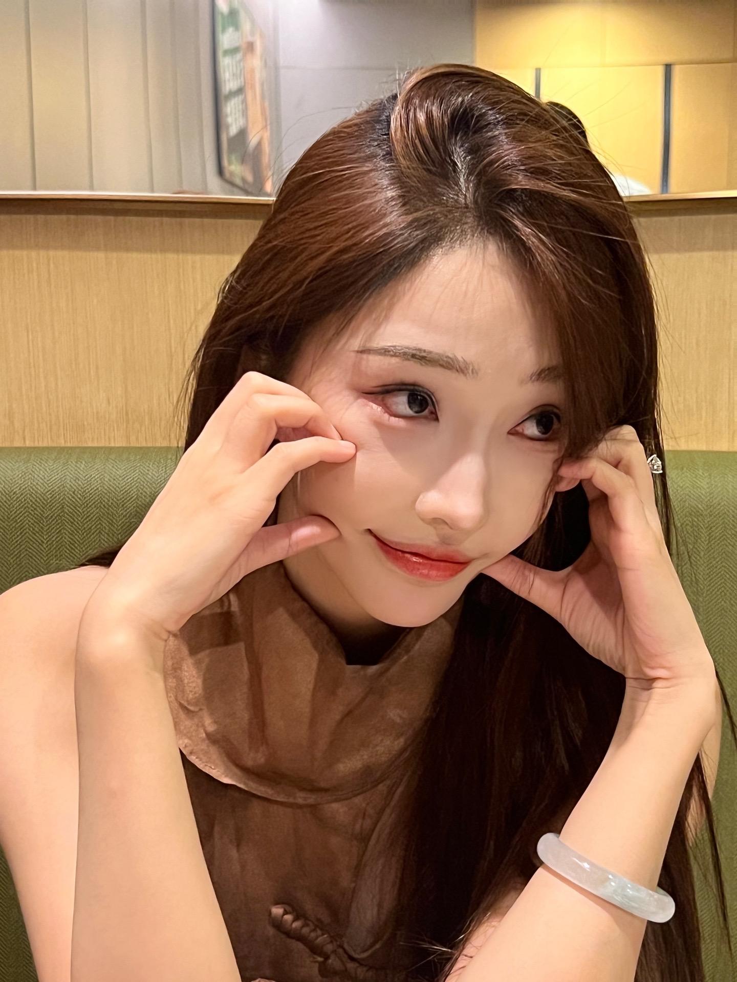 斗鱼小小酥表情包图片可爱，欣赏小小酥可爱的表情包图片并下载