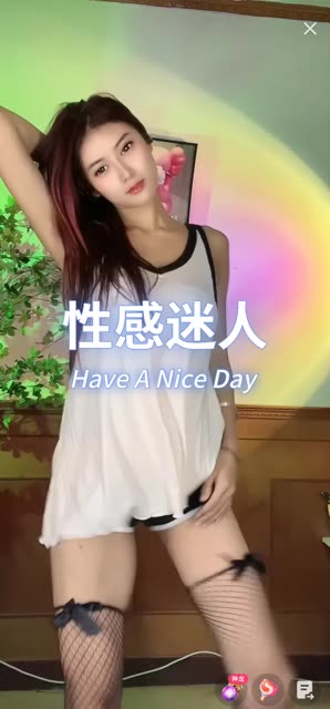 虎牙蛋宝宝吐舌头舞蹈每个动作都那么迷人，解析虎牙蛋宝宝吐舌头舞蹈的独特魅力