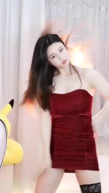 斗鱼糯米团子舞蹈视频大全，观看糯米团子吖的舞蹈视频集锦，感受她的热情