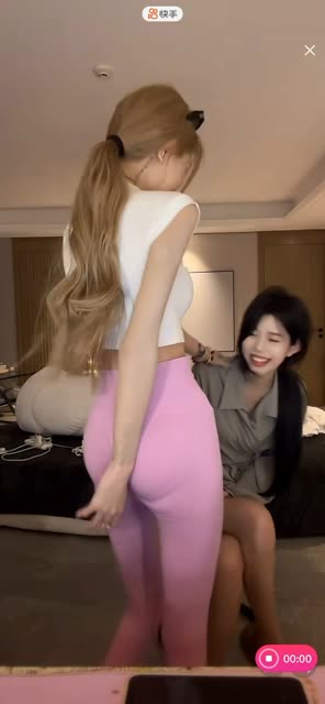 短腿微宁在不同平台的舞蹈表现,观看短腿微宁在不同直播平台的舞蹈表现