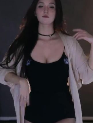 斗鱼萌七啊跳舞，观看萌七最新的舞蹈视频与现场表演