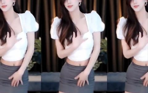 斗鱼小南南跳舞视频分享，分享小南南跳舞视频与粉丝互动