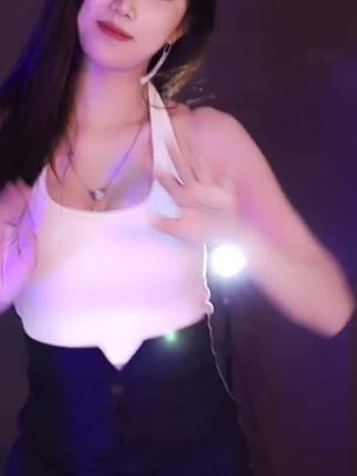 斗鱼萌七舞蹈特辑,欣赏萌七独特的舞蹈特辑,感受她的舞台魅力