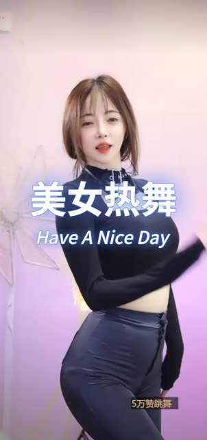 虎牙蛋宝宝吐舌头舞蹈舞蹈中的小细节，解析虎牙蛋宝宝吐舌头舞蹈的可爱魅力