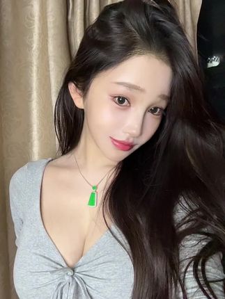 斗鱼小小酥表情图片大全，收集小小酥的表情包全集，展现她的魅力