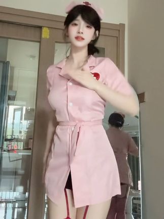 miao喵酱独特风格解析，从创作到表演，如何塑造个人品牌？