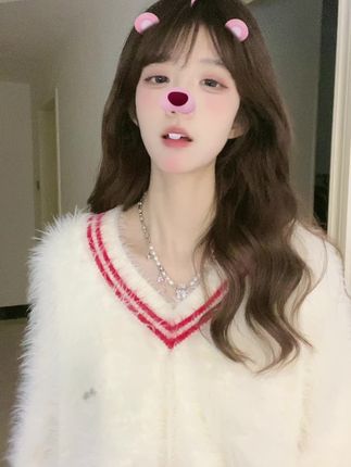 奶咪蓝宝石，奶咪的蓝宝石作品如何展示她独特的艺术魅力？