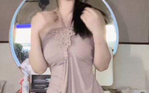 不呆猫图集更新，她的最新图集有哪些亮点，如何展现她的创作风格？