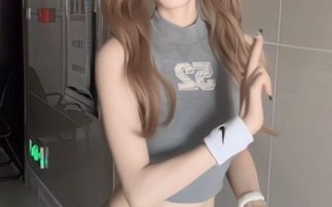 cuteli占星猫直播活动，她如何利用直播吸引粉丝并提高参与度？