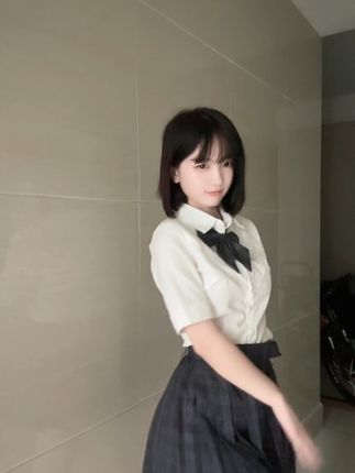 bj徐雅穿搭，她的穿搭风格如何影响粉丝的审美？