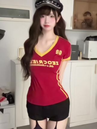 饼干姐姐季莹莹cos服装解析，角色造型与服装介绍