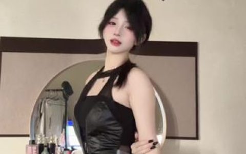 饼干姐姐胸链同款解析，热门饰品来源介绍